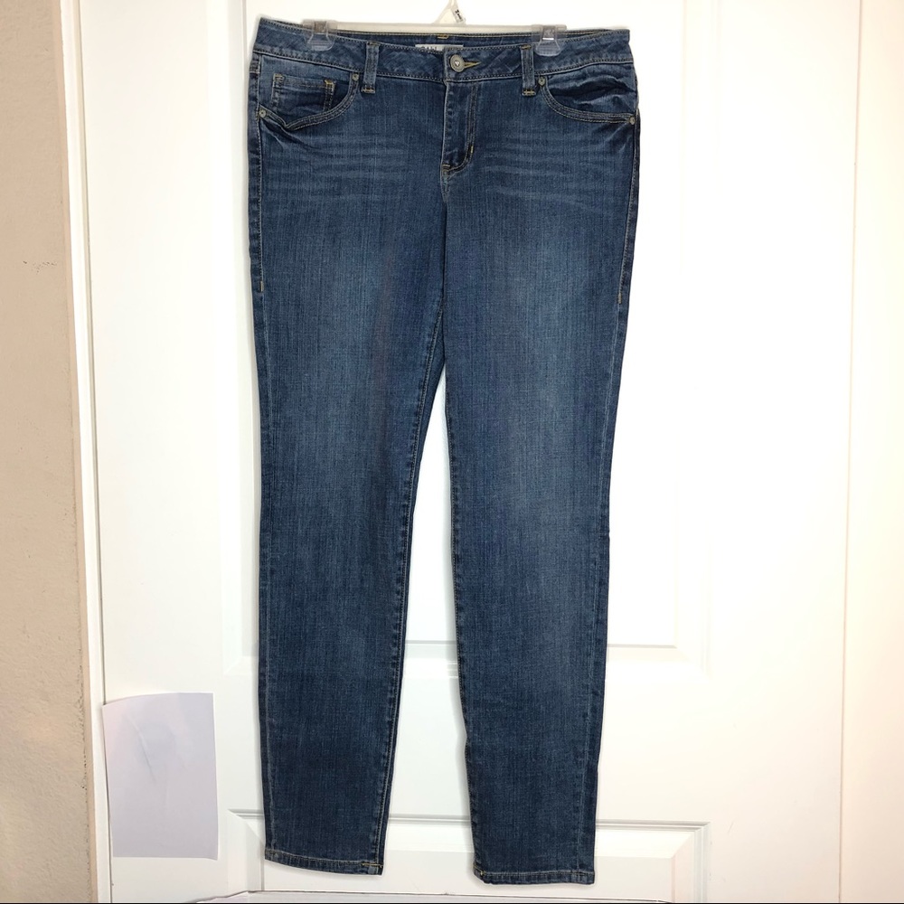 ✅CAbi medium wash slim straight leg jean